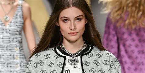 collezione primavera estate 2022 chanel|Chanel Tendenze 2022: i crop top per la Primavera Estate 2022.